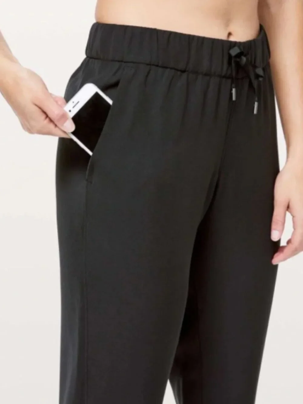 Lululemon Size 2 Black On the Fly Jogger Woven Pants